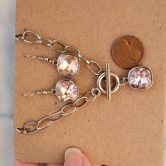 Elegant Silver Pink Jewelry Set Toggle Clasp Necklace & Dangle Earrings - Picture 6 of 13